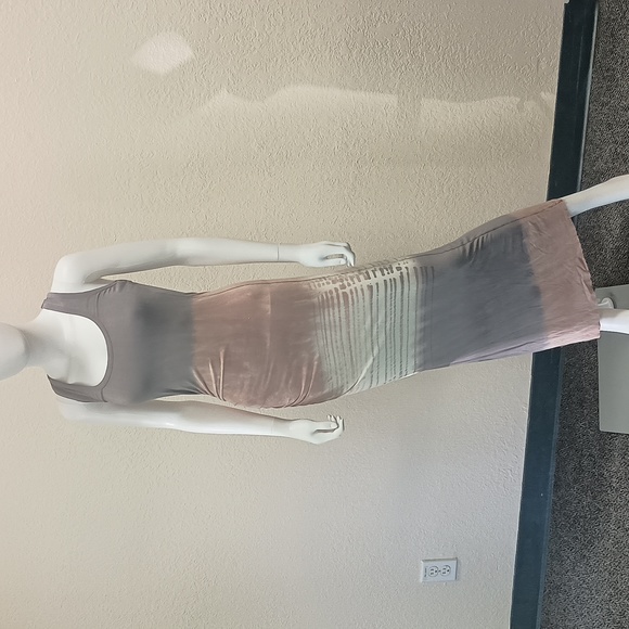 Young, Fabulous & Broke- Maelle Maxi Dress in Pink & Gray Abstract - Picture 6 of 9